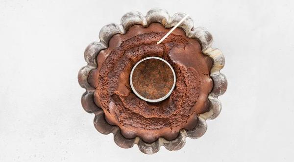 Шоколадный кекс на сметане, пошаговый рецепт с фото на 421 ккал