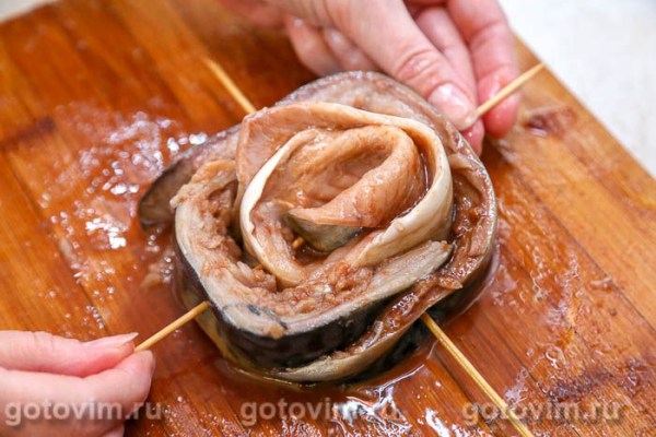 Рулет из скумбрии в духовке