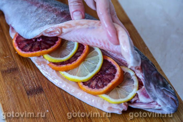 Форель с апельсинами, запеченная в пергаменте