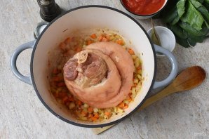 Суп из свиной рульки