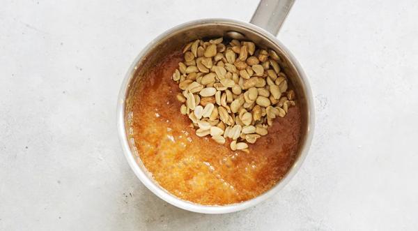 Творожная пасха Сникерс, пошаговый рецепт с фото на 569 ккал