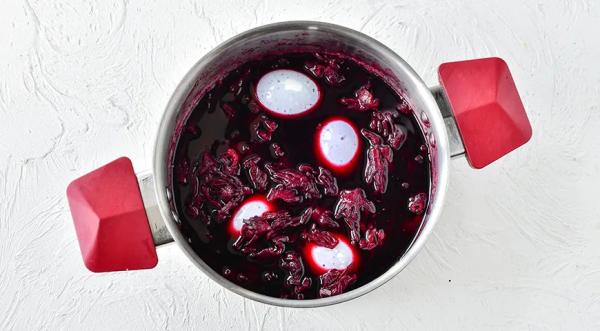 Как покрасить яйца чаем каркаде на Пасху, пошаговый рецепт с фото на 135 ккал