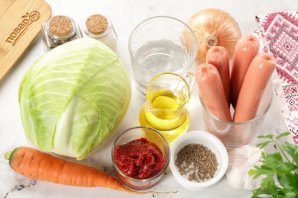 Тушеная капуста с сосисками