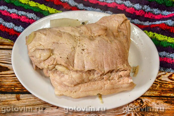 Отварной подчеревок в пряностях 