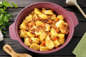 Тушеная картошка с фаршем