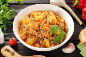 Тушеная картошка с фаршем