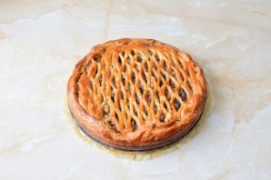 Слоеный пирог с курицей и грибами