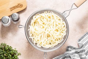 Лапша с соусом мисо