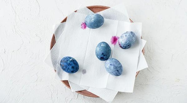 Как покрасить яйца чаем каркаде на Пасху, пошаговый рецепт с фото на 135 ккал