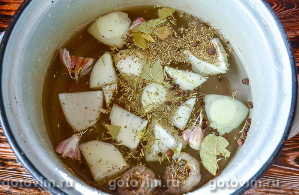 Отварной подчеревок в пряностях 