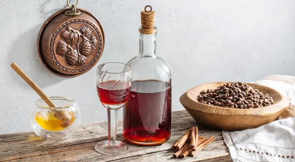 Настойка на кедровых орешках на самогоне, пошаговый рецепт с фото на 135 ккал