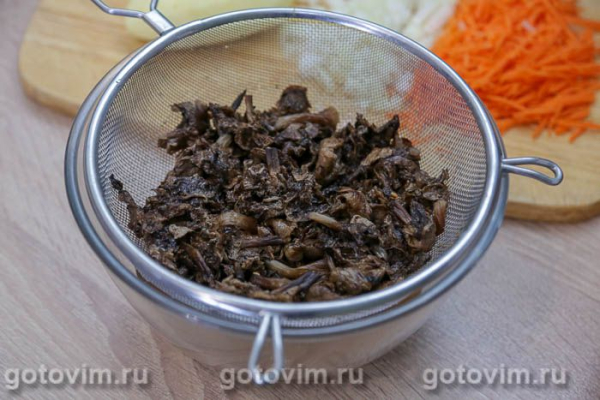 Суп со свининой и замороженными опятами в мультиварке