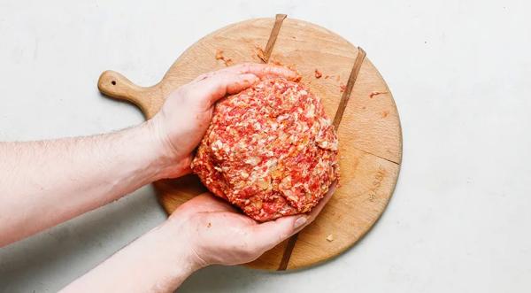 Люля-кебаб из говядины на мангале, пошаговый рецепт с фото на 1063 ккал