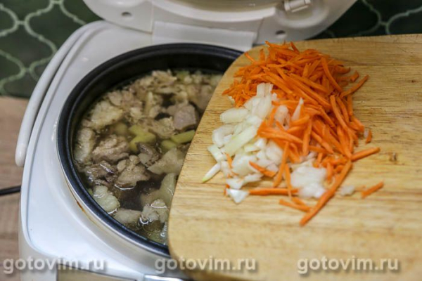 Суп с говядиной, картофелем и фасолью в мультиварке