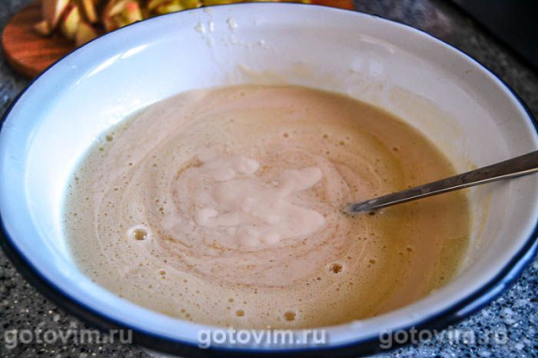 Оладьи на ряженке с яблоками