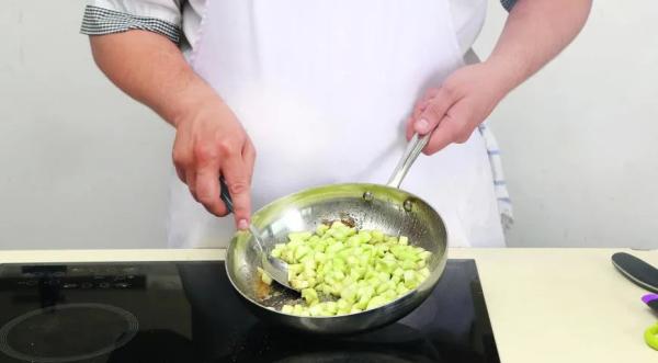 Молочный рис с яблоками и корицей, пошаговый рецепт с фото