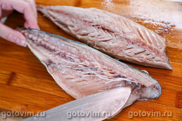 Рулет из скумбрии в духовке