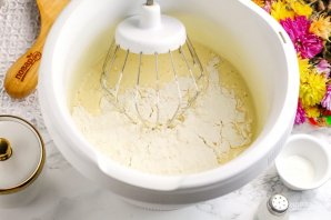 Бисквитный торт с кремом из сгущенки