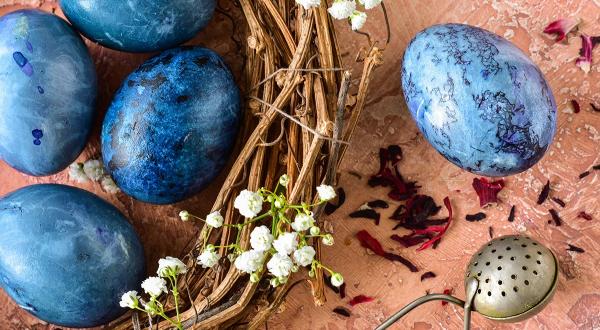 Как покрасить яйца чаем каркаде на Пасху, пошаговый рецепт с фото на 135 ккал