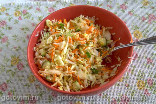 Салат из молодой капусты и огурцов с куркумой (для шашлыка и гриля)