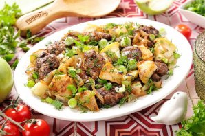 Печень с луком и яблоками