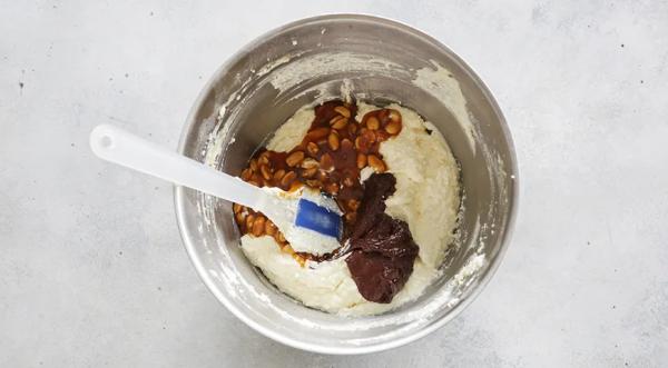 Творожная пасха Сникерс, пошаговый рецепт с фото на 569 ккал