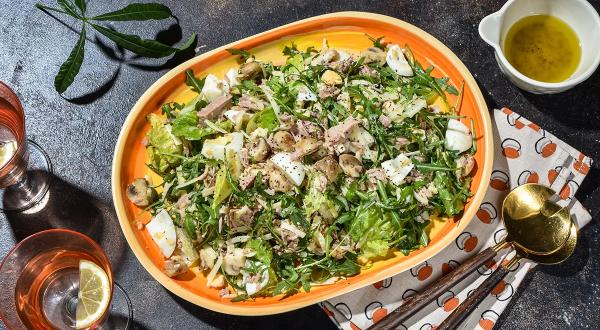 Салат с консервированным тунцом и грибами, пошаговый рецепт с фото на 553 ккал