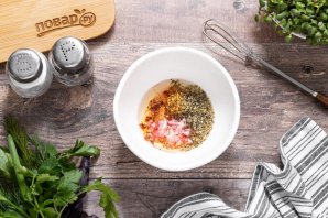 Салат из огурцов и зелени