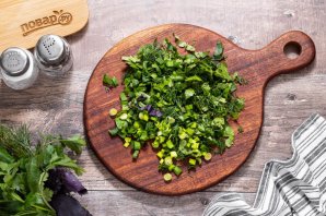 Салат из огурцов и зелени