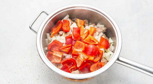 Паприкаш из свинины, пошаговый рецепт с фото на 676 ккал