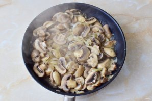 Шампиньоны с луком