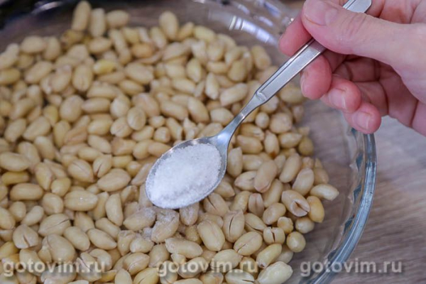 Жареный арахис с солью в микроволновке
