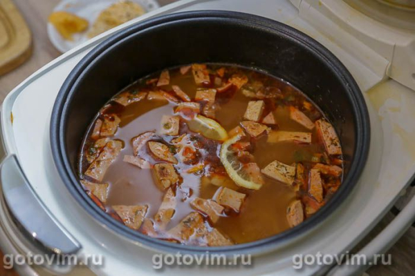 Мясная солянка с квашеной капустой в мультиварке