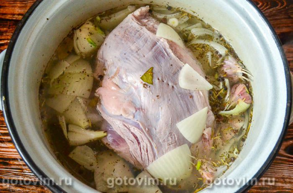 Отварной подчеревок в пряностях 