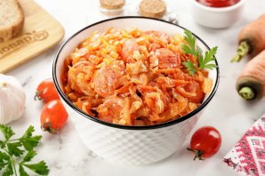 Тушеная капуста с сосисками