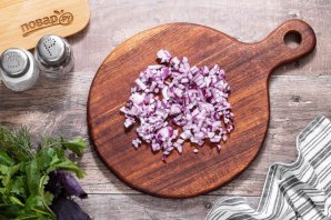 Салат из огурцов и зелени