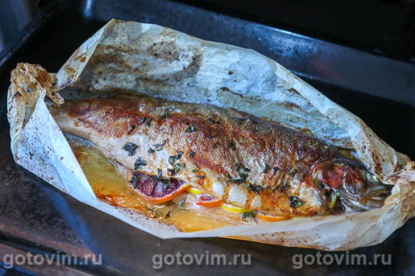 Форель с апельсинами, запеченная в пергаменте