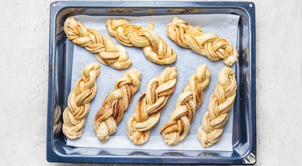 Булочка &laquo;Косичка&raquo;, пошаговый рецепт с фото на 826 ккал