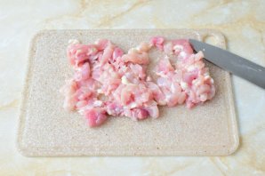 Слоеный пирог с курицей и грибами