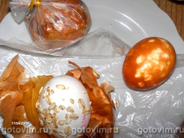 Яйца, крашенные луковой шелухой Яйца, крашенные луковой шелухой