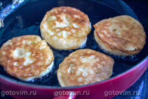 Оладьи на ряженке с яблоками