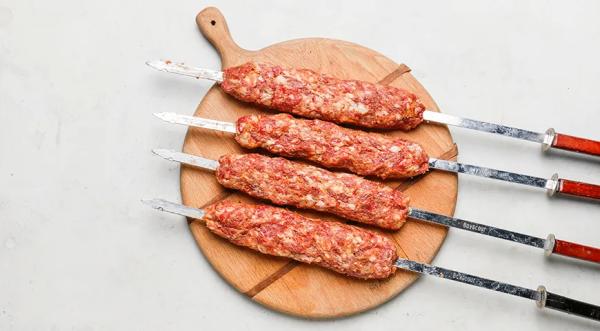 Люля-кебаб из говядины на мангале, пошаговый рецепт с фото на 1063 ккал