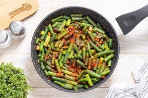 Зеленая фасоль на сковороде