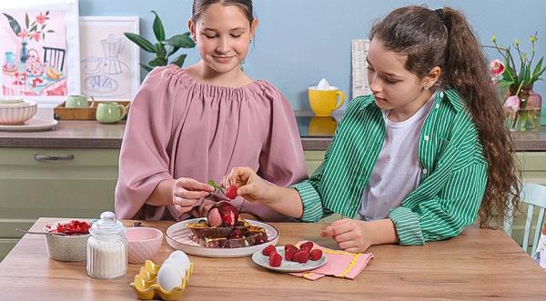 Гренки из кулича с ягодами и мороженым, пошаговый рецепт с фото на 864 ккал