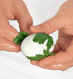 Крашеные яйца, пошаговый рецепт с фото на 78 ккал