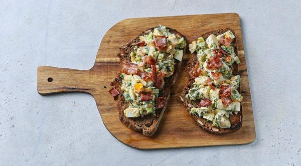 Ржаной тост с яичным салатом, пошаговый рецепт с фото на 381 ккал