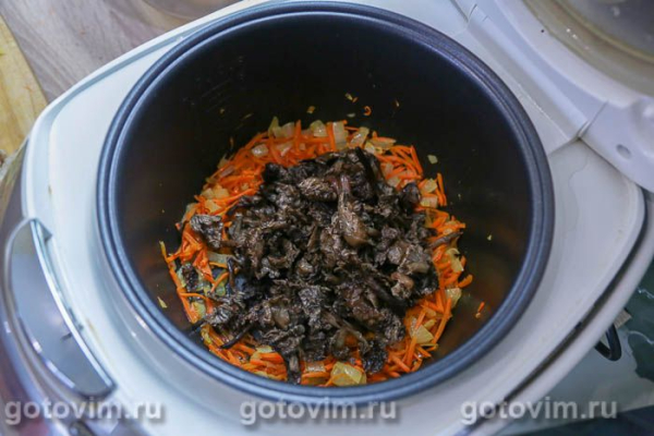 Суп со свининой и замороженными опятами в мультиварке