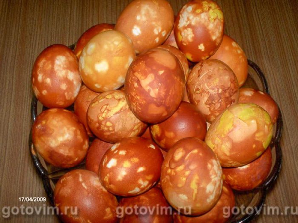 Яйца, крашенные луковой шелухой Яйца, крашенные луковой шелухой