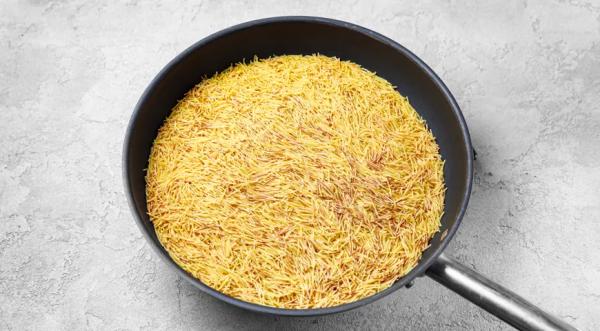 &laquo;Плов&raquo; из вермишели, пошаговый рецепт с фото на 793 ккал