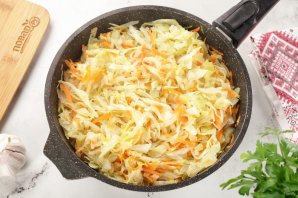 Тушеная капуста с сосисками